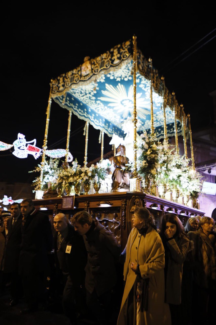 Más de 30.000 personas acompañan a la Virgen por las calles de Alcobendas