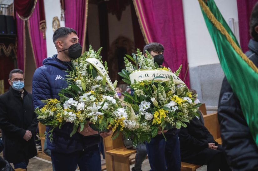 Cientos de vecinos participan en la Ofrenda Floral a la Virgen de La Paz